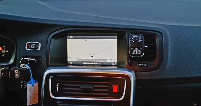 Volvo V60 cena 37999 przebieg: 200000, rok produkcji 2013 z Gąbin małe 562